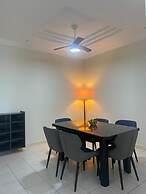 3R Balcony & Wifi Haven