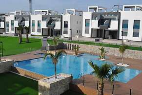 Modern Apartment in Oasis Beach