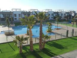 Modern Apartment in Oasis Beach