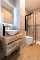 Central Riverside Apartment for Couple