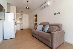 Central Riverside Apartment for Couple
