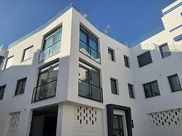 Central Riverside Apartment for Couple