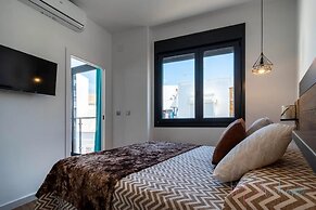 Central Riverside Apartment for Couple