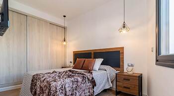 Central Riverside Apartment for Couple