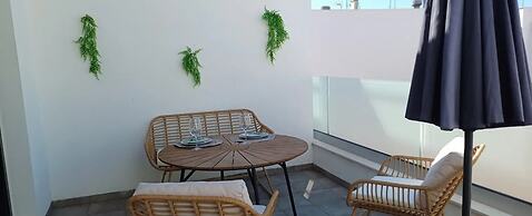 Central Riverside Apartment for Couple