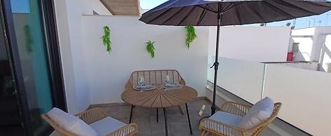 Central Riverside Apartment for Couple