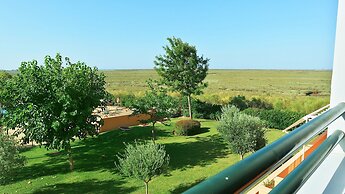 Golfside Apartment in Isla Canela