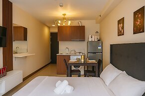 Panoramic Pool Views in Luxurious Lapu-lapu City Condo