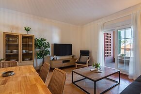 Seaside Retreat for 9 Guests