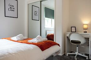 Modern Unit Cook  Work in Comfort