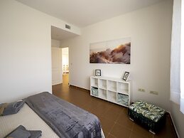 Cosy Apartment With Shared Pool