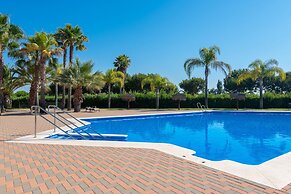 Golfside Comfort With Terrace & Pool