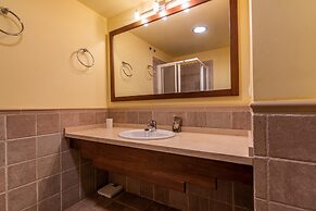 Golfside Comfort With Terrace & Pool