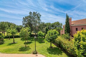 Golfside Comfort With Terrace & Pool