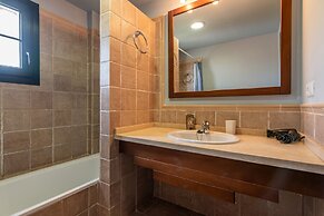Golfside Comfort With Terrace & Pool