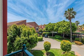 Golfside Comfort With Terrace & Pool