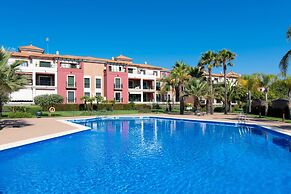 Golfside Comfort With Terrace & Pool