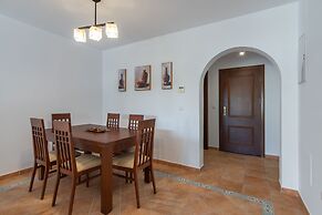 Family Oasis Near Golf & Beach
