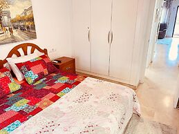 Flat Near Golf & Market