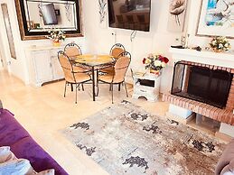 Flat Near Golf & Market