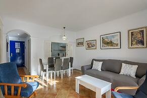 Cozy Apartment by the Sea