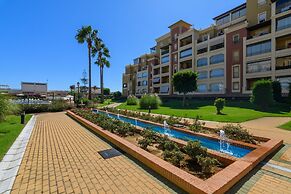 Beachside Apartment With Pool