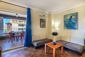 Beachside Apartment With Pool