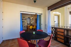 Beachside Apartment With Pool