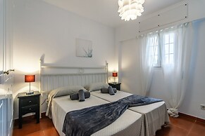 Golf & Riverside Apartment in Isla Canela
