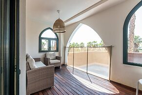Beachfront Apartment With Terrace