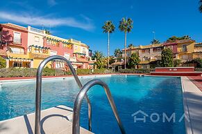 Family Poolside Apartment