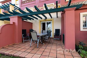 Family Poolside Apartment