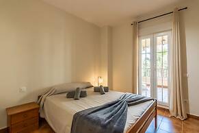 Apartment With Terrace and Pool Access