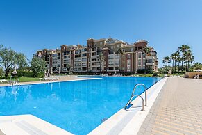 Apartment With Terrace and Pool Access