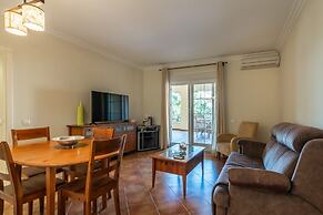 Apartment With Terrace and Pool Access