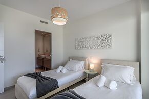 Seafront Apartment in Isla Canela