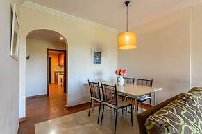 Family Apartment in Golfside Setting