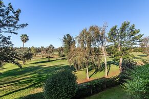 Family Apartment in Golfside Setting