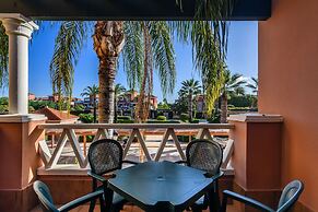 Family Apartment in Golfside Setting