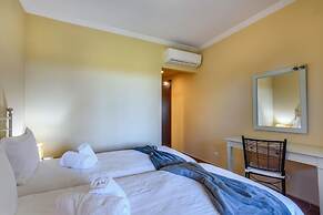 Family Apartment in Golfside Setting