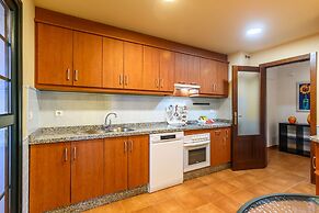 Family Apartment in Golfside Setting
