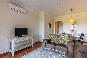 Family Apartment in Golfside Setting