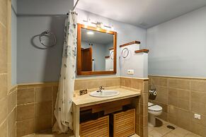 Family Apartment in Golfside Setting