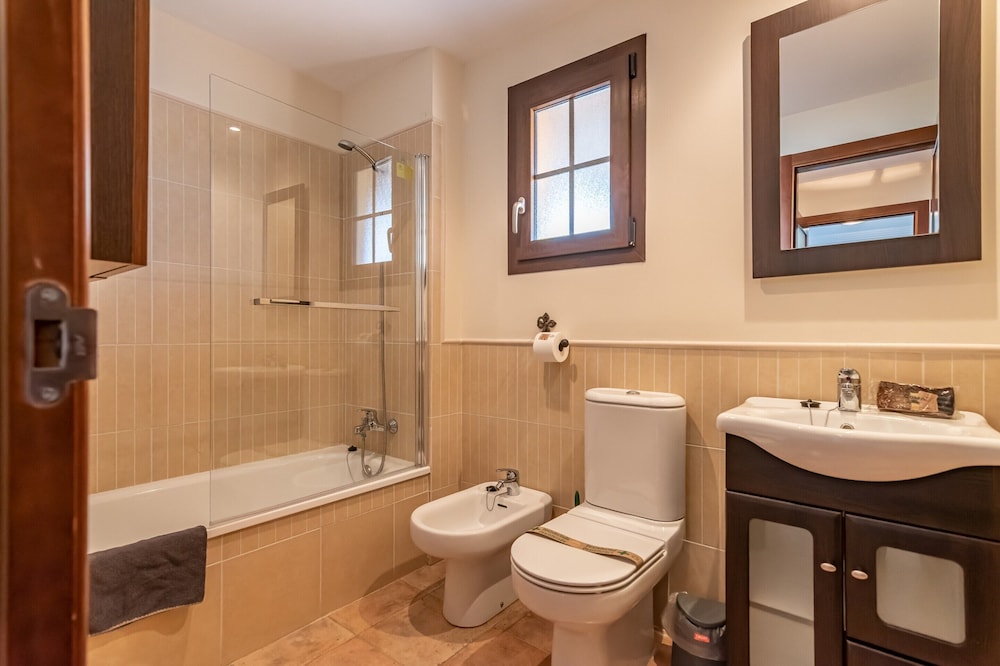 2-bedroom Apartment Near sea
