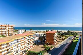 Beachside Penthouse With Sea Views