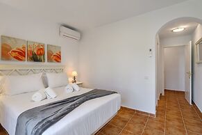 Golfside Apartment for 6 Guests