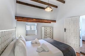 Elegant Riverside Escape Apartment