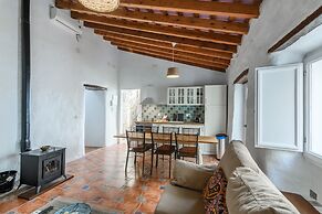 Elegant Riverside Escape Apartment