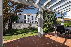 Spacious Chalet Close to the Beach