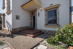 Spacious Chalet Close to the Beach